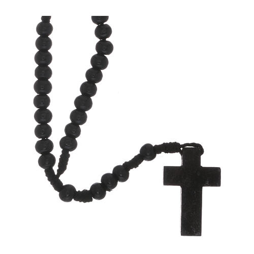 Terço gravura prateada na cruz preto 7 mm 2