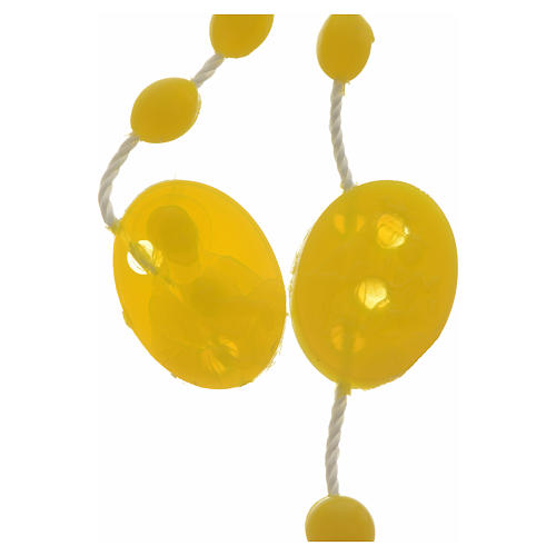 Tragbarer Rosenkranz, gelbe Kunststoffperlen auf Nylonkordel, mit Verschluss 2