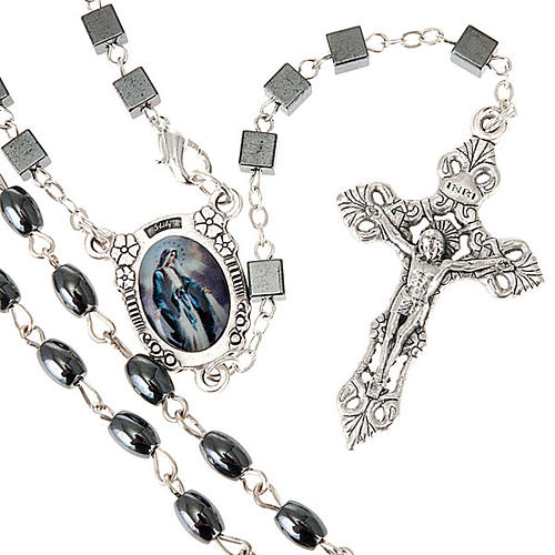 Rosario in ematite con croce in metallo color argento - grani tondi 6 mm, in ematite, Italia