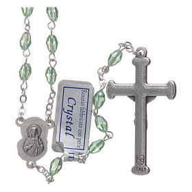 Chapelet vert en cristal avec croix et médaille en métal oxydé