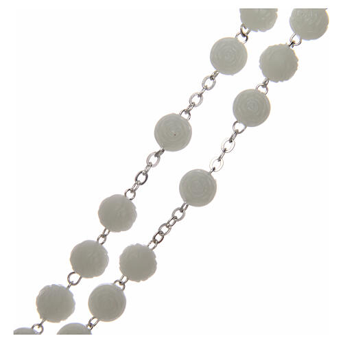 Rosenkranz mit weißen Perlen in Form von Rosen, 8 mm 3