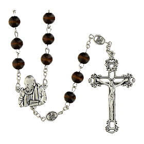 Terço Padre Pio contas em madeira marrom e Pai Nosso em metal 8 mm