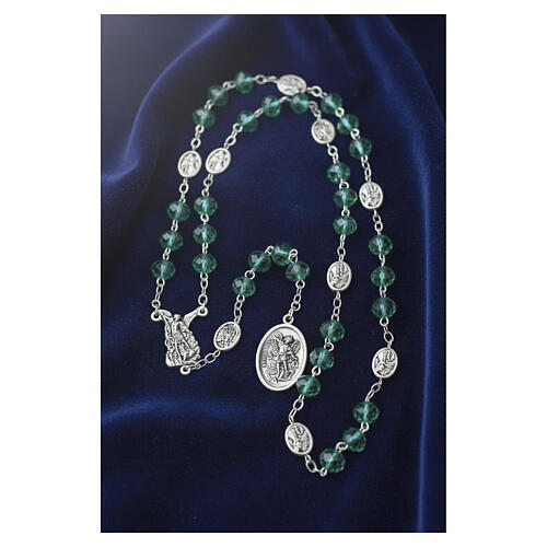 Różaniec z transparentnymi koralikami szmaragdowymi 5mm 2