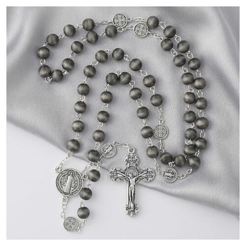 Chapelet Saint Benoît grains 8 mm gris 2