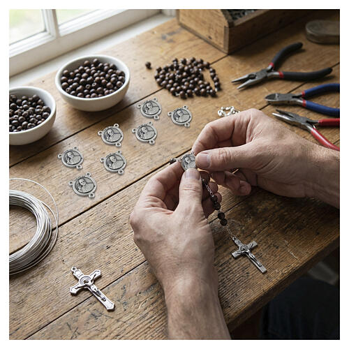 Medalha central redonda 15 mm em zamak prateada Papa Leão XIV e Basílica de São Pedro 2