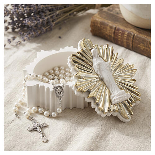 Caja para rosario Virgen de Medjugorje corona de rayos color oro 9x7x2 cm 2
