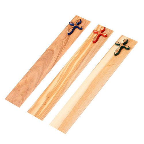 Lesezeichen aus Holz mit Kreuz 1