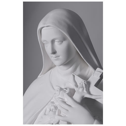 Statue Sainte Thérèse en fibre de verre blanche crucifix et roses pour extérieur 130 cm 5