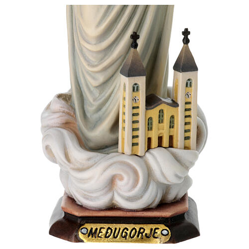 Estatua Virgen de Medjugorje con iglesia madera pintada Val Gardena 3