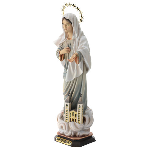 Estatua Virgen de Medjugorje con iglesia y corona de rayos madera pintada Val Gardena 4