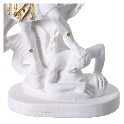 Figurka Święty Michał, biała żywica ze złotymi dekoracjami, 15 cm 4