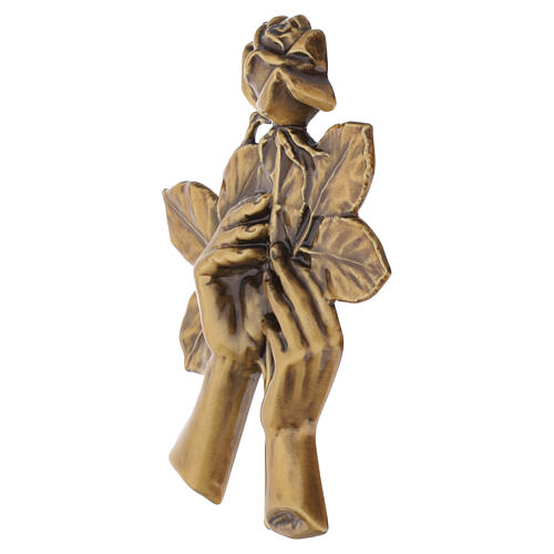 Reliefplakette mit zwei Händen, die eine Rose halten, aus Messing in bronzefarbener Ausführung für den Außenbereich 13x8,5 cm 2