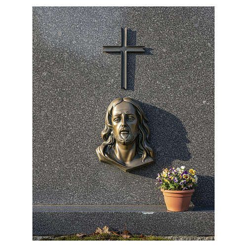 Tablica ścienna z wizerunkiem twarzy Chrystusa – płaskorzeźba, brązowana, do użytku zewnętrznego, 10 × 8 × 3,5 cm 2