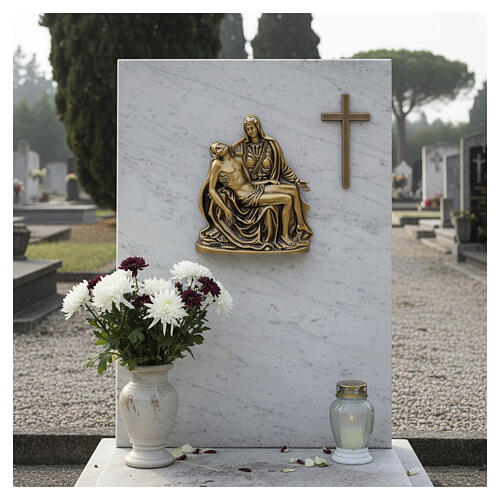 Tablica nagrobna Pietà w stylu Michała Anioła - na zewnątrz, wykończenie brązowe 2
