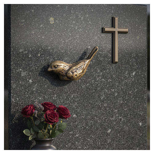 Funerary sparrow statue in bronze, ground-mounted, 3 in 2