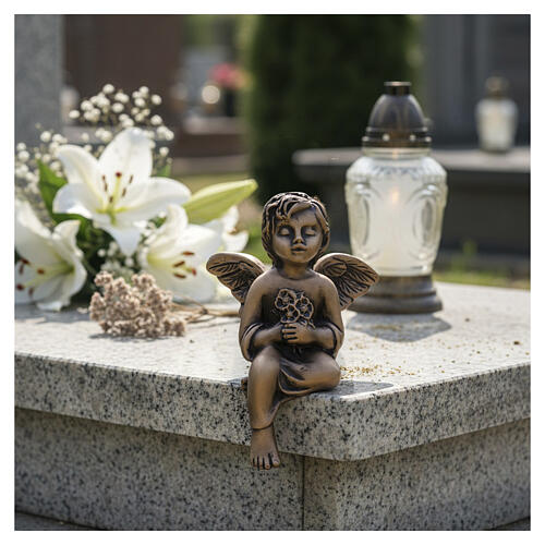 Figurka nagrobna aniołka – brąz odlewany metodą wosku traconego, do montażu do podłoża, 8 × 7,5 cm 2