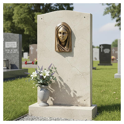 Reliefplakette mit realistisch gestaltetem Antlitz der Gottesmutter im Hochrelief aus Bronze für den Außenbereich 20x11x5 cm 2