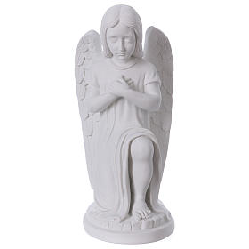 Aniołek klęczący na lewym kolanie marmur biały k 30 cm