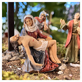 Figura resina Virgem Maria com o corpo de Jesus nos braços, 9 cm