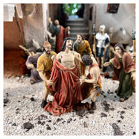 Scena Gesù spogliato dalle vesti statue 9 cm