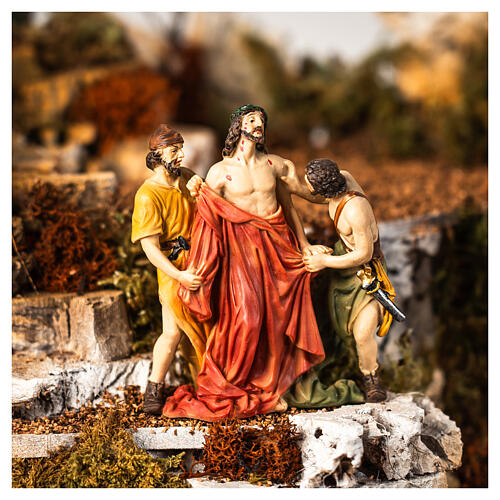 Scena Gesù spogliato dalle vesti statue 9 cm 2