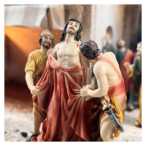 Scena Gesù spogliato dalle vesti statue 9 cm 6