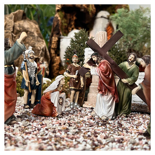 Figuras de resina da Paixão de Jesus: Jesus carregando a Cruz no caminho do Calvário, com Simão Cireneu e a Verónica 6
