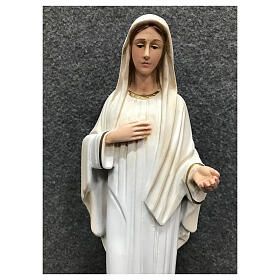 Estatua Virgen Medjugorje pintada vestidos blancos 30 cm resina