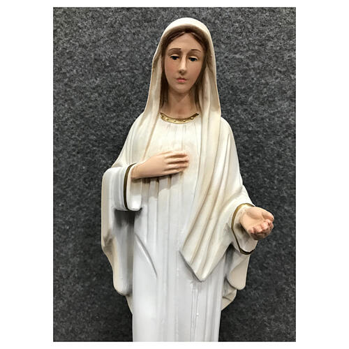 Statua Madonna Medjugorje dipinta vesti bianche 30 cm resina 2