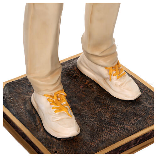 Statue Carlo Acutis aus farbigem Fiberglas 175 cm mit Glasaugen 11