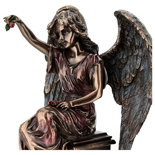 Angelo bronzato seduto su lapide con rose 30 cm Veronese Design 2