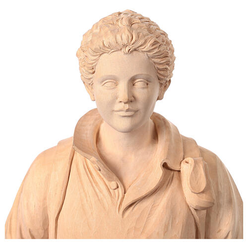 Statue von Carlo Acutis aus naturbelassenem Holz aus dem Grödnertal 2