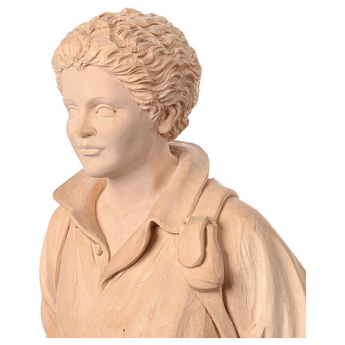 Statue von Carlo Acutis aus naturbelassenem Holz aus dem Grödnertal 6