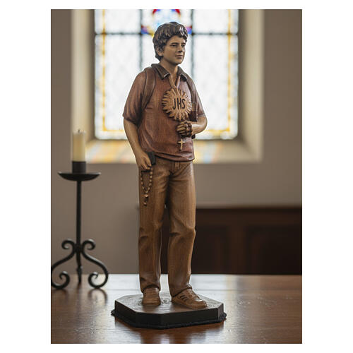 Statua legno brunito San Carlo Acutis Val Gardena 4
