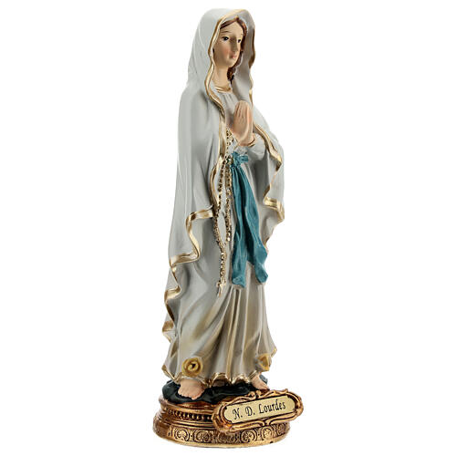 Madonna z Lourdes w modlitwie figurka żywica 14,5 cm 3