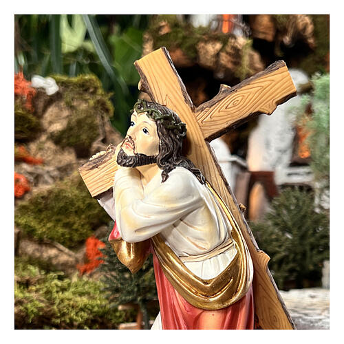 Jesus, das Kreuz auf der Schulter tragend, Aufstieg zum Kalvarienberg, Resin, handbemalt, für 20 cm Krippe 6