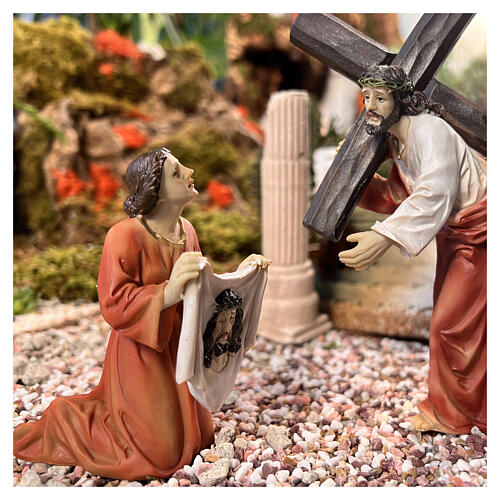 Climb to Calvary, Jesus, Veronica and good Samaritan, Passion of Christ, hand-painted resin, 6 in 8