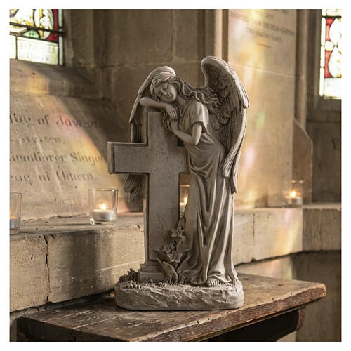 Statue d'extérieur ange avec croix en résine couleur ivoire 30 cm 2