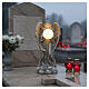 Statue Engel mit solarbetriebener Leuchtkugel – für Außenbereich 55 cm, Resin in Steinoptik s2