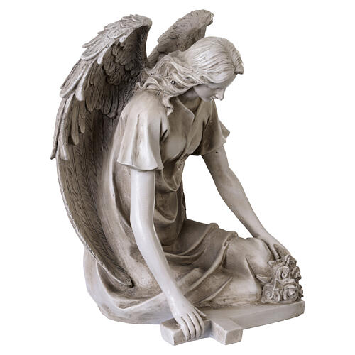 Statue kniender Engel mit Kreuz und Blumen – für Außenbereich 40 cm, Resin in antiker Steinoptik 4