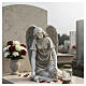 Statue kniender Engel mit Kreuz und Blumen – für Außenbereich 40 cm, Resin in antiker Steinoptik s2