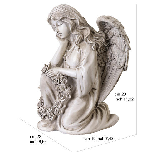 Statue kniender Engel mit Blumenkranz – für Außenbereich 30 cm, Resin in heller Steinoptik 3