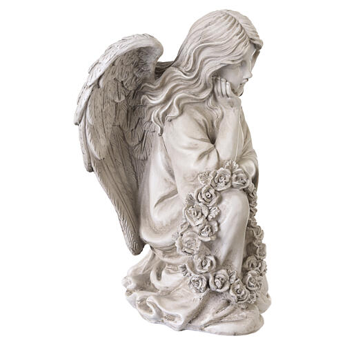 Statue kniender Engel mit Blumenkranz – für Außenbereich 30 cm, Resin in heller Steinoptik 4