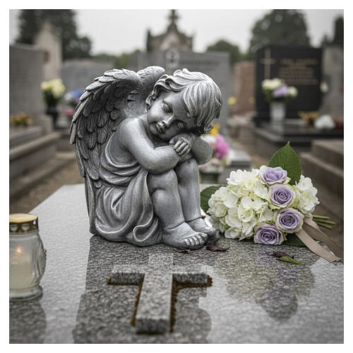Statue sitzender Cherub-Engel – für Außenbereich 35 cm, Resin in grauer Steinoptik 2