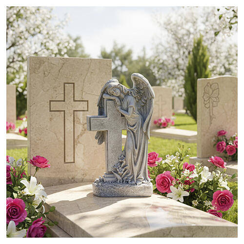 Statua angelo da esterno con croce in resina effetto pietra antica 30 cm 2