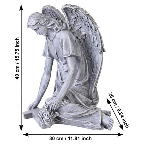 Ángel arrodillado para exterior con cruz y flores 40 cm efecto piedra 3