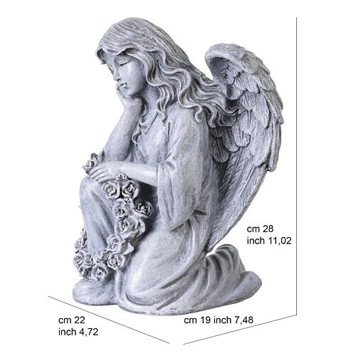 Statue kniender Engel mit Blumenkranz – für Außenbereich 30 cm, Resin in grauer Steinoptik 3