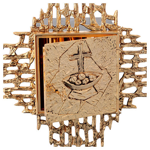 Sagrario de pared de latón fundido dorado panes y cruz. 5