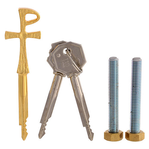 Gold plated brass tabernacle with shaded white enamelled rays 8