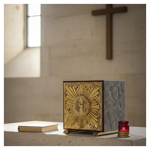 Sagrario de altar mármol andaluz con exposición de latón IHS 2